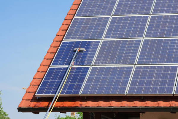 brancher panneau solaire à installation électrique