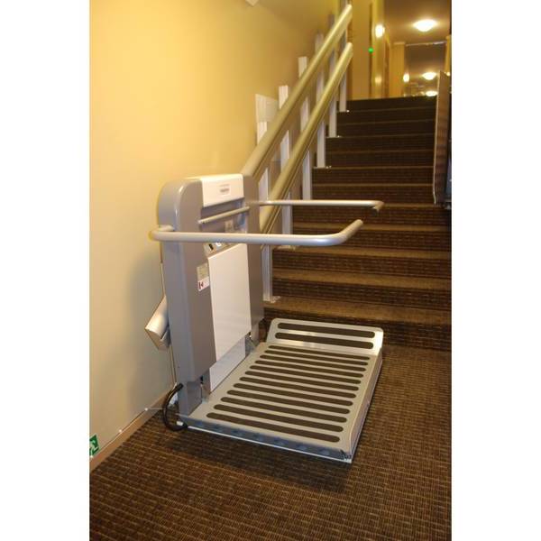 location monte escalier demenagement