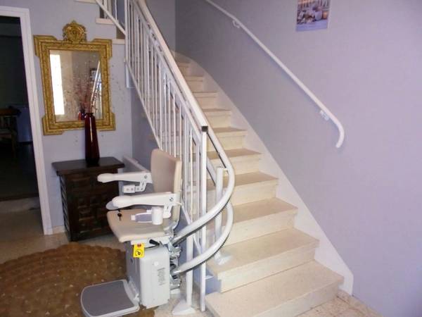monte charge pmr escalier