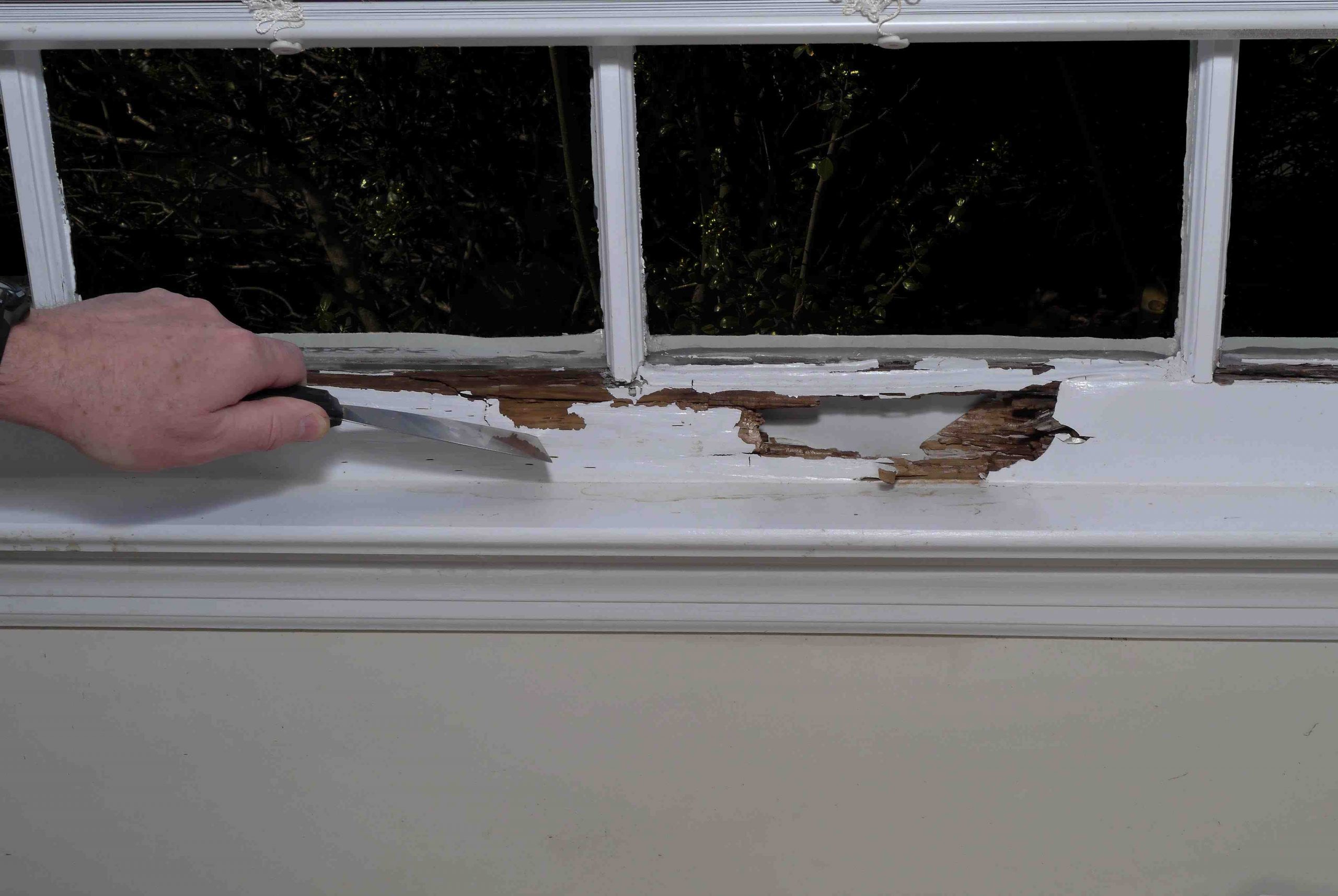 Comment décaper un rebord de fenêtre ?